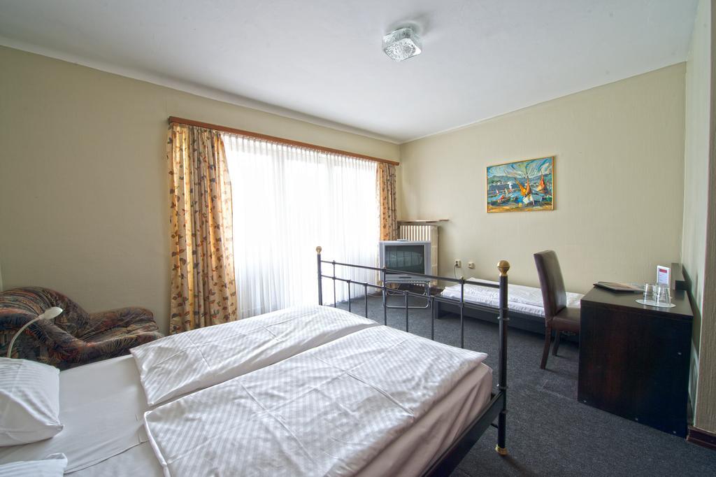 Hotel Continental Саарбрюкен Стая снимка